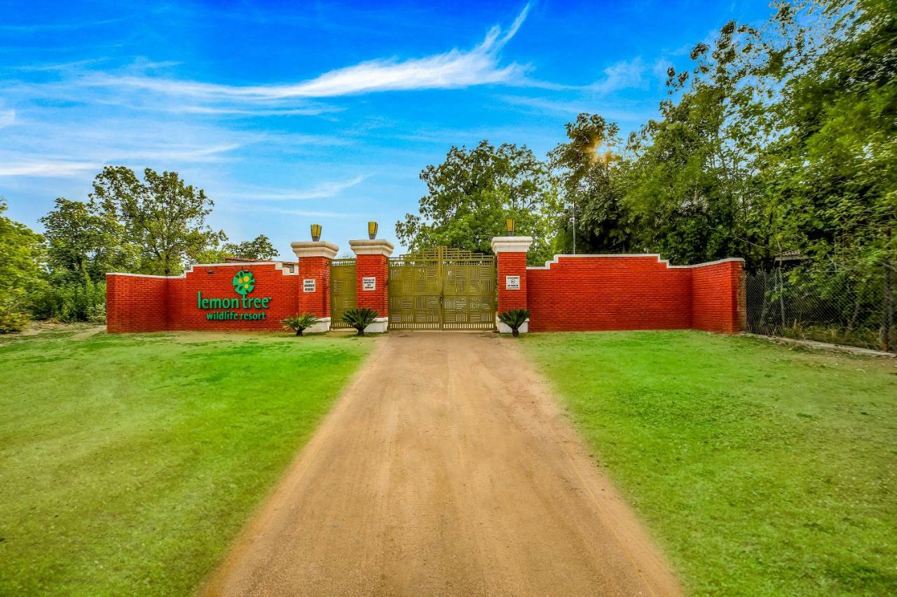Lemon Tree Wildlife Resort, Bandhavgarh Tāla Exterior foto